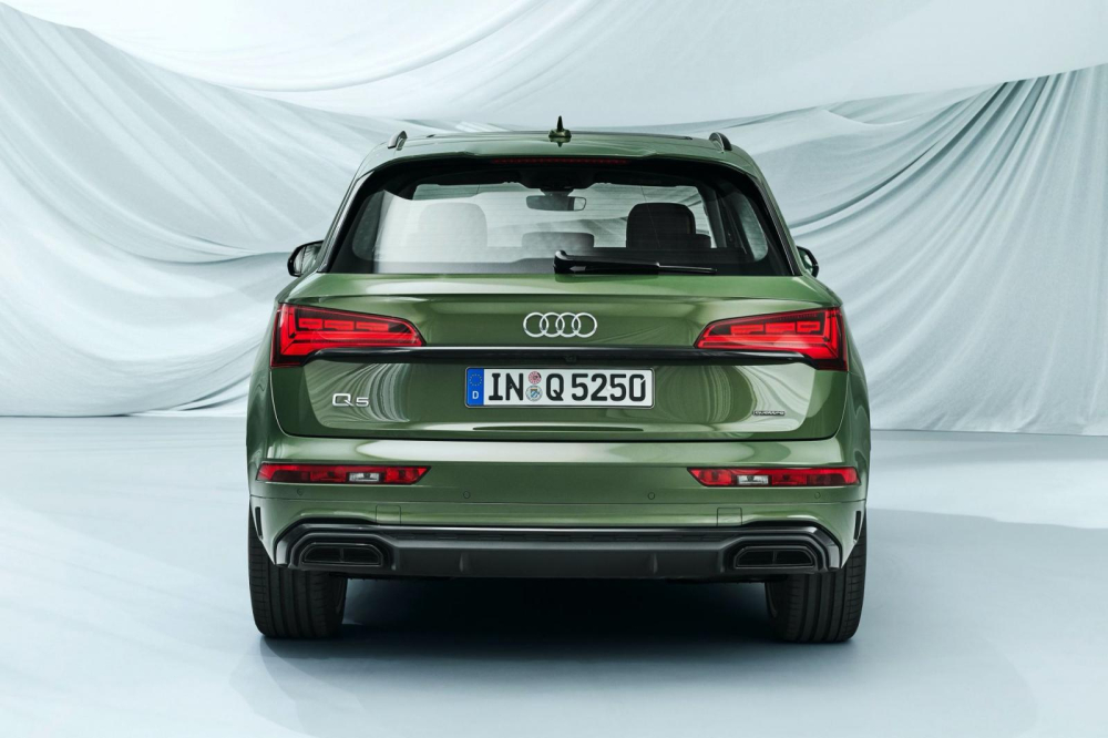 Audi Q5 2021 nhìn từ phía sau Audi Q5 2021 nhìn từ phía sau