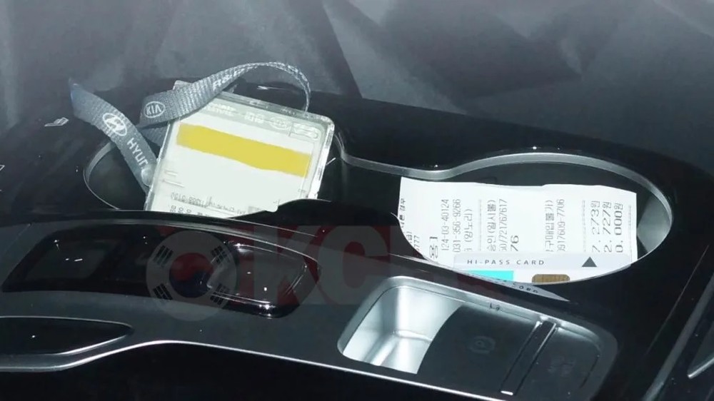N&uacute;t bấm chuyển số tr&ecirc;n cụm điều khiển trung t&acirc;m của Hyundai Tucson mới