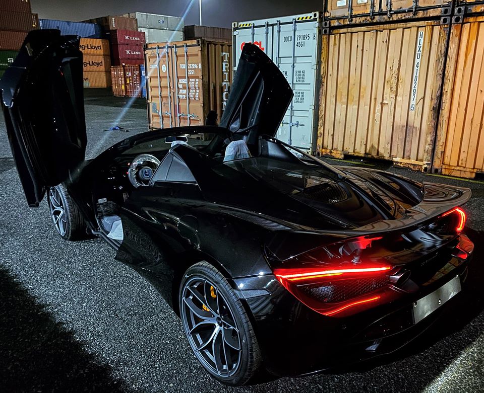 McLaren 720S Spider đúng là chiếc xe vào việc rất nhanh tại Việt Nam, mới mở công đã có người mua McLaren 720S Spider đúng là chiếc xe vào việc rất nhanh tại Việt Nam, mới mở công đã có người mua