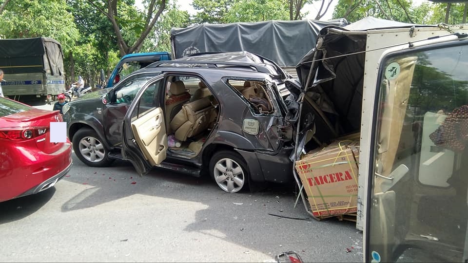 Đây là thiệt hại của xe Toyota Fortuner Đây là thiệt hại của xe Toyota Fortuner