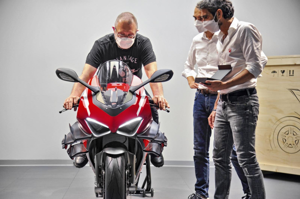 Ducati bàn giao chiếc Ducati Superleggera V4 đầu tiên cho khách hàng Ducati bàn giao chiếc Ducati Superleggera V4 đầu tiên cho khách hàng