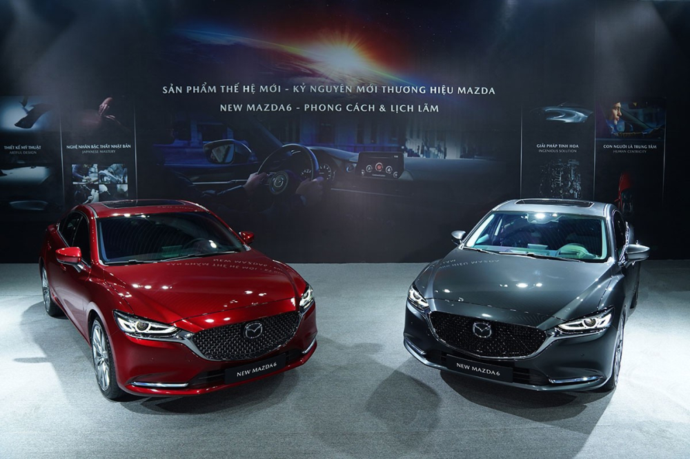 Người dùng có thể lựa chọn mua thêm gói option cao cấp đối với 2 phiên bản 2.0L Premium và 2.5L Signature Premium của Mazda6 2020