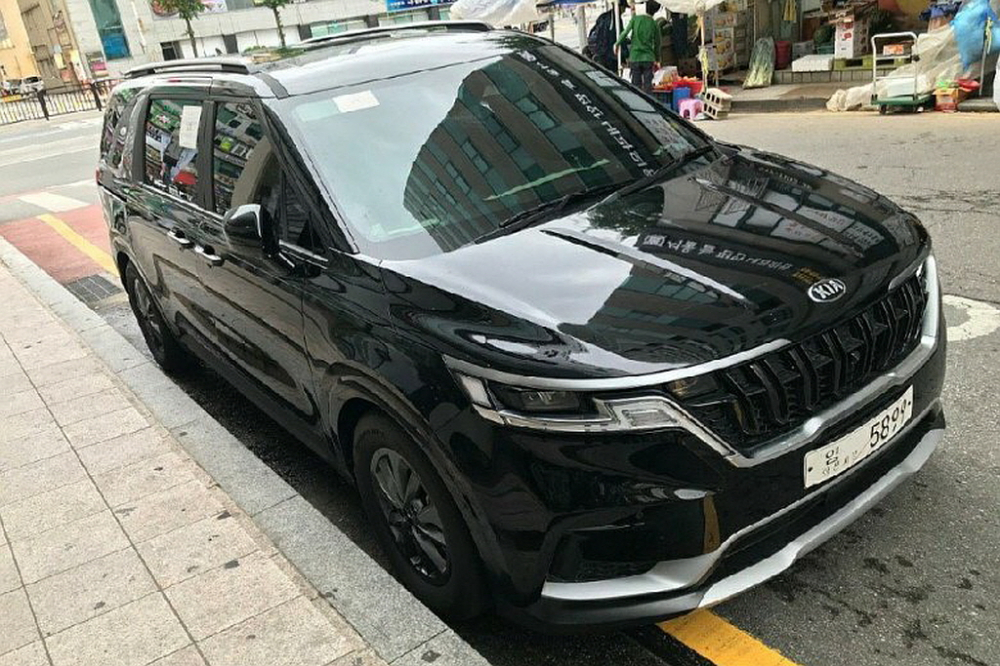 Kia Sedona 2021 bị bắt gặp tr&ecirc;n đường phố H&agrave;n Quốc
