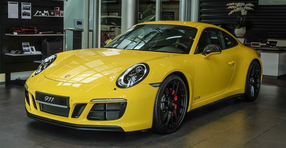 Vẻ đẹp của một chiếc Porsche 911 Carrera GTS đời cũ tại Việt Nam