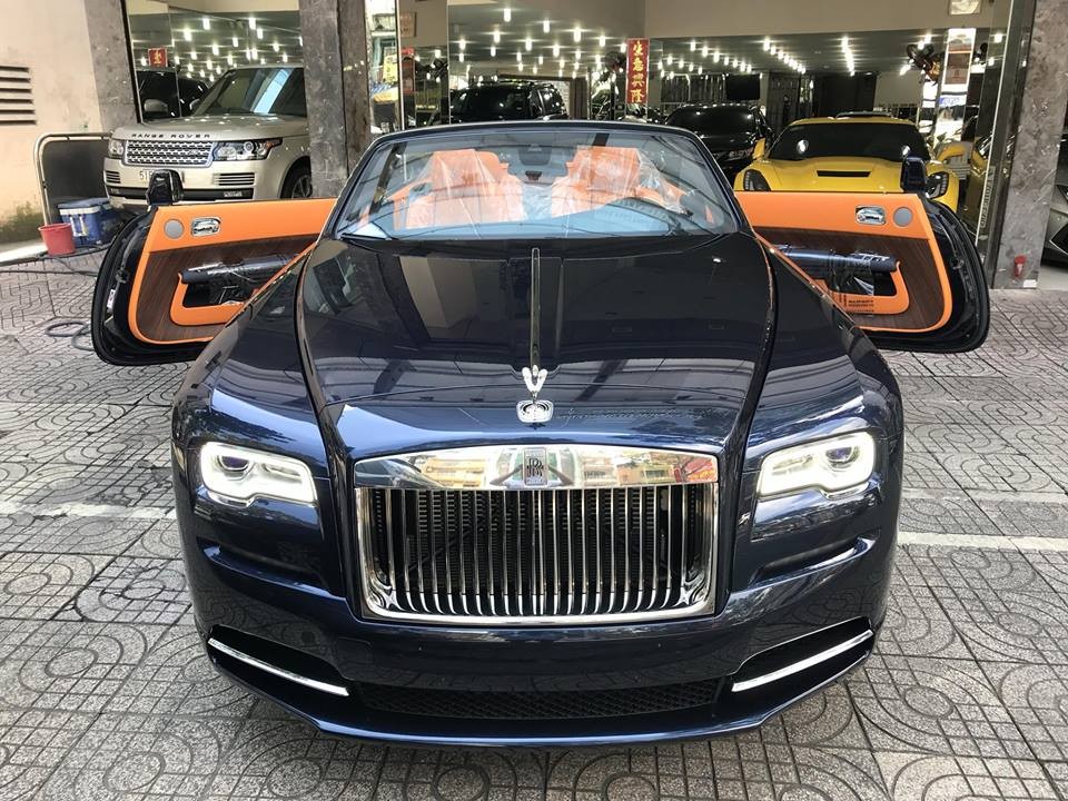 Chiếc xe siêu sang mui trần Rolls-Royce Dawn độc nhất Việt Nam Chiếc xe siêu sang mui trần Rolls-Royce Dawn độc nhất Việt Nam