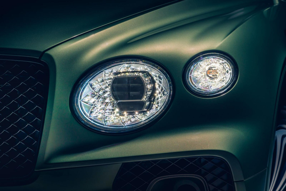 Đèn pha LED ma trận của Bentayga 2021 có tạo hình như bông hoa Đèn pha LED ma trận của Bentayga 2021 có tạo hình như bông hoa