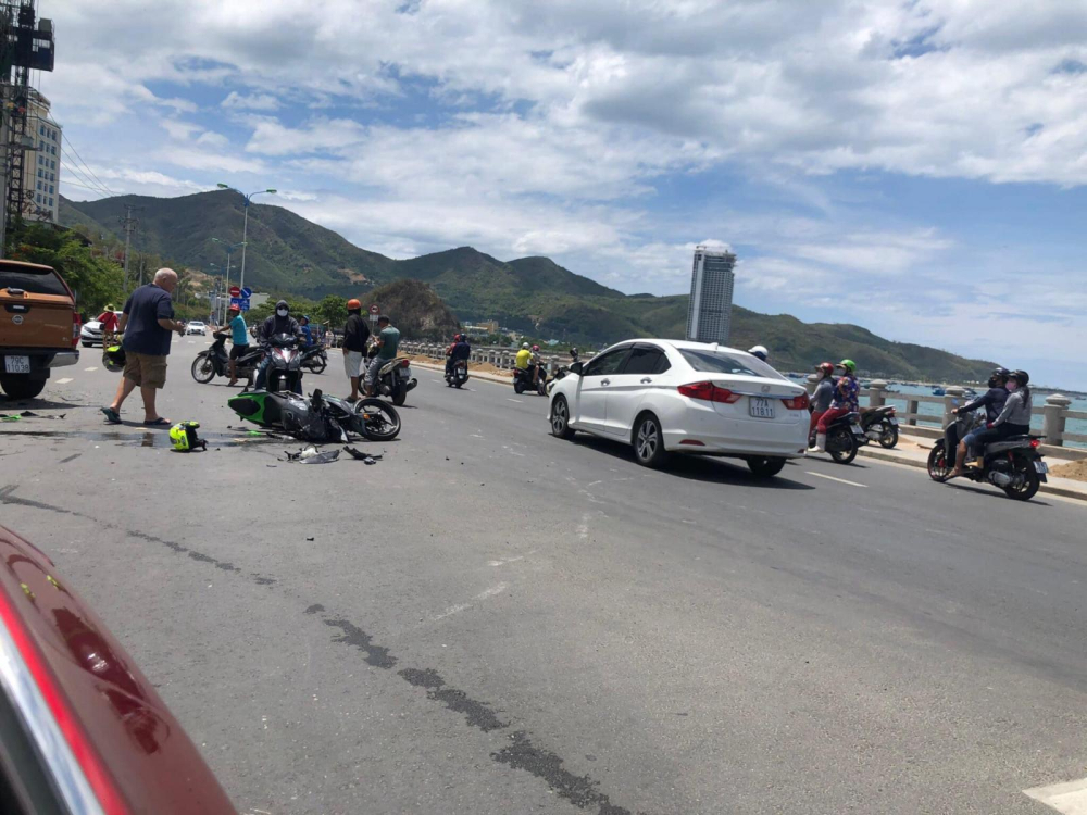 Hiện trường vụ tai nạn Kawasaki Ninja 400 tại Nha Trang