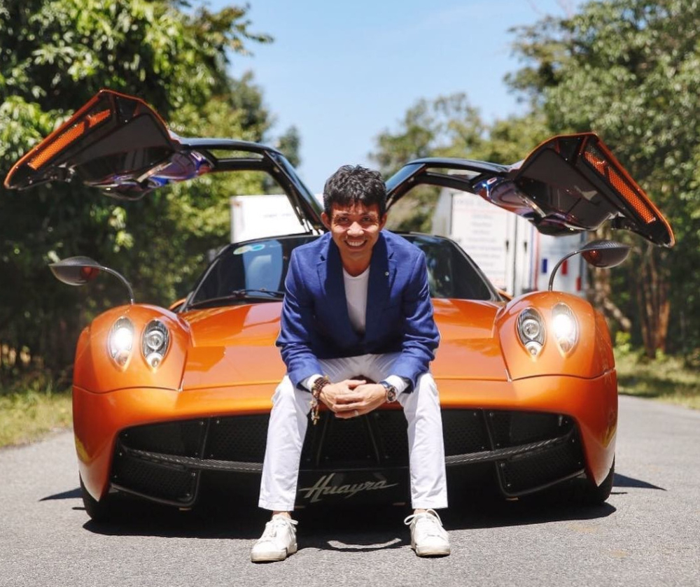 Chiếc siêu xe hypercar thứ 2 về Việt Nam là Pagani Huayra và cũng do Minh Chiếc siêu xe hypercar thứ 2 về Việt Nam là Pagani Huayra và cũng do Minh Nhựa mang về Việt Nam