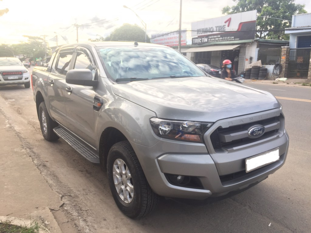 Ford Ranger XLS 2015 có khối lượng chuyên chở là 957 kg, do đó bị tính là xe tải theo quy chuẩn mới