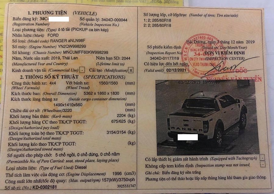 Người dùng có thể kiểm tra khối lượng chuyên chở của xe bán tải đang sử dụng trong sổ đăng kiểm