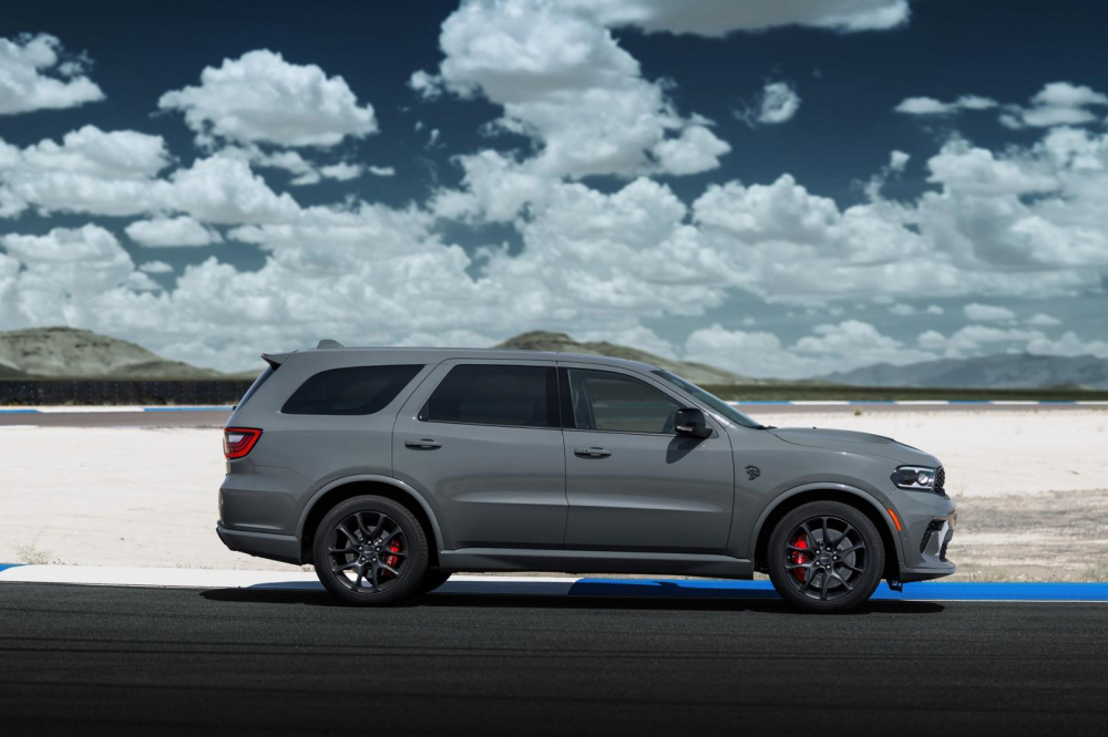 Dodge Durango SRT Hellcat 2021 giảm tốc từ 96 km/h xuống vị trí đứng yên trên quãng đường chỉ 35,5 m Dodge Durango SRT Hellcat 2021 giảm tốc từ 96 km/h xuống vị trí đứng yên trên quãng đường chỉ 35,5 m