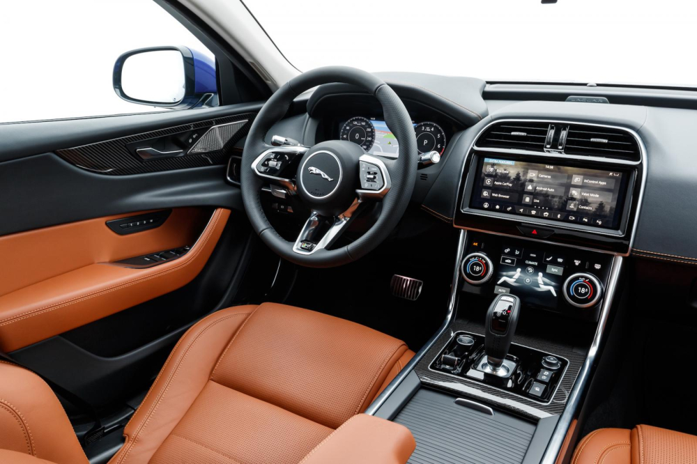 Giá xe Jaguar XE 2020