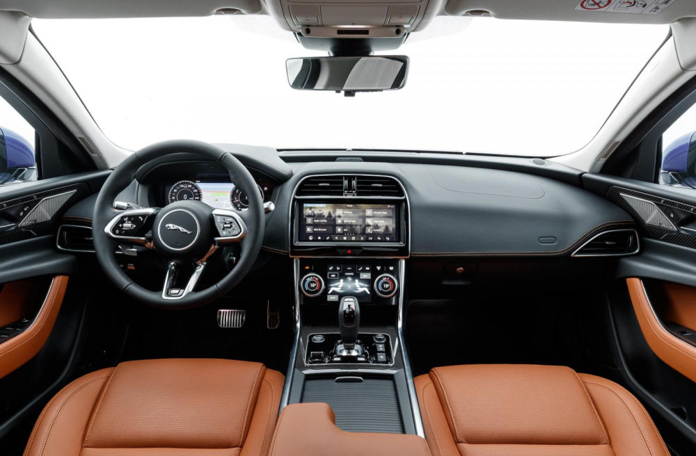 Giá xe Jaguar XE 2020