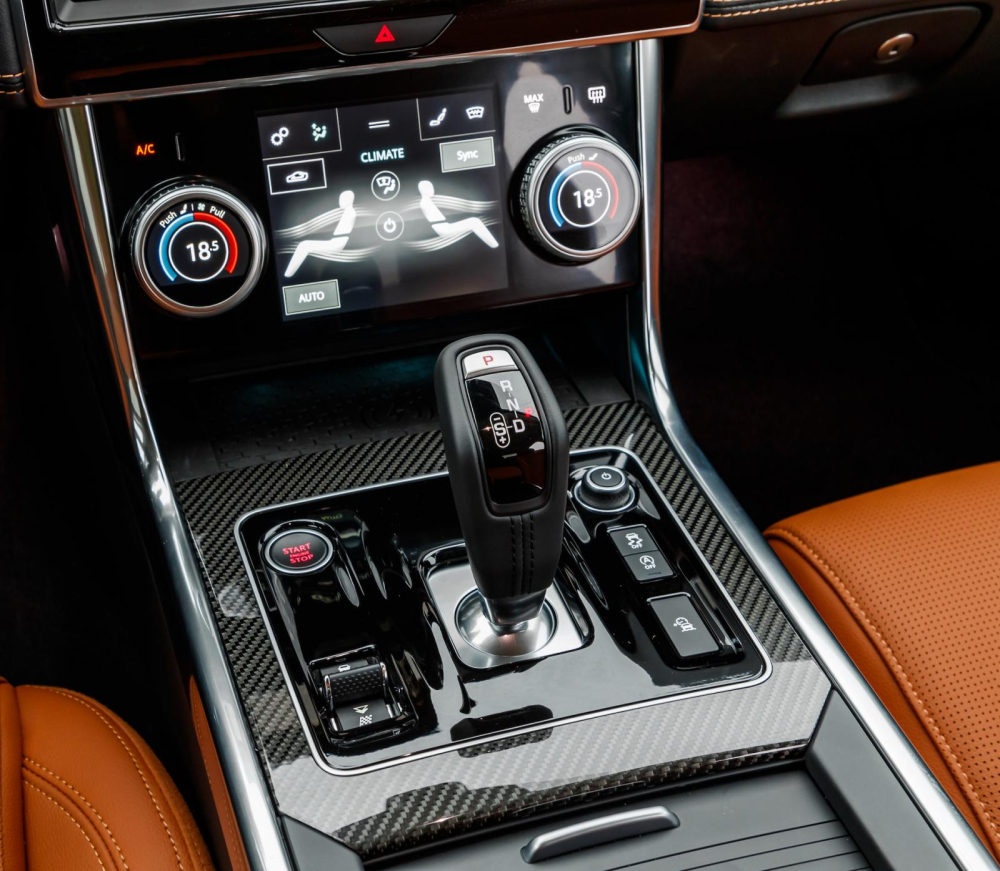 Giá xe Jaguar XE 2020