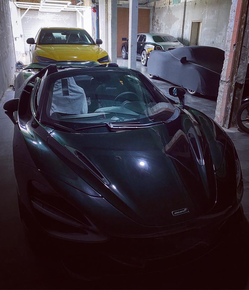McLaren 720S Spider màu đen duy nhất Việt Nam trong một garage để xe tại Sài thành McLaren 720S Spider màu đen duy nhất Việt Nam trong một garage để xe tại Sài thành
