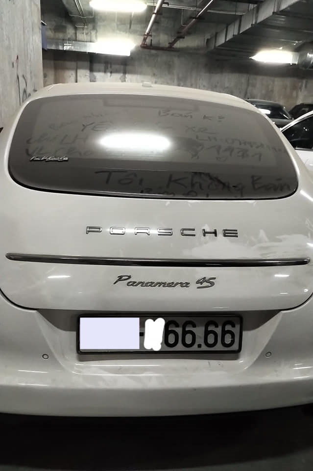 Porsche Panamera biển tứ qu&yacute; 6 l&agrave;m bạn với bụi trong hầm gửi xe c&ugrave;ng nhiều d&ograve;ng chữ gạ b&aacute;n