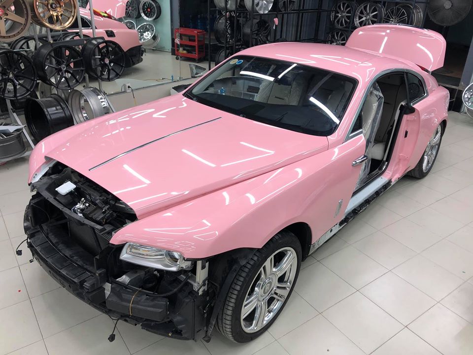 Vẻ đẹp của chiếc Coupe si&ecirc;u sang Rolls-Royce Wraith m&agrave;u hồng đầu ti&ecirc;n tại Việt Nam đang dần lộ diện