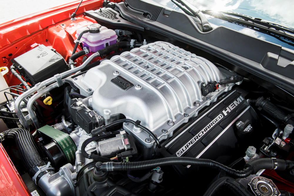 Động cơ HEMI V8 6.2L đã được cải tiến trên Challenger SRT Super Stock Động cơ HEMI V8 6.2L đã được cải tiến trên Challenger SRT Super Stock