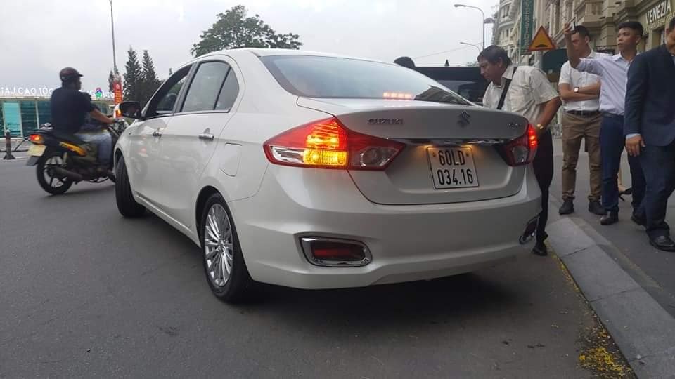 Đu&ocirc;i xe cũng c&oacute; thay đổi nhẹ ở cụm đ&egrave;n hậu v&agrave; bổ sung th&ecirc;m một số chi tiết mạ cr&ocirc;m
