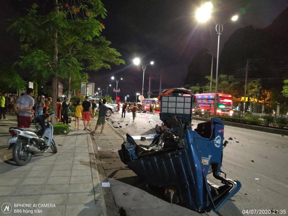 Hiện trường vụ tai nạn tại Quảng Ninh vào tối qua Hiện trường vụ tai nạn tại Quảng Ninh vào tối qua
