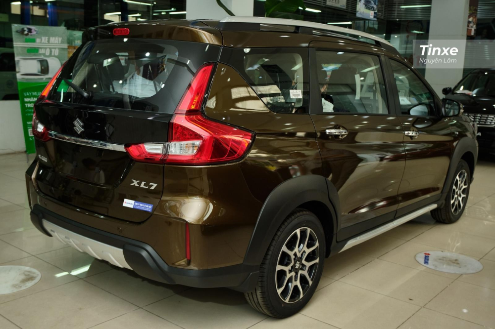 Suzuki XL7 được xem l&agrave; bản n&acirc;ng cấp của Suzuki Ertiga