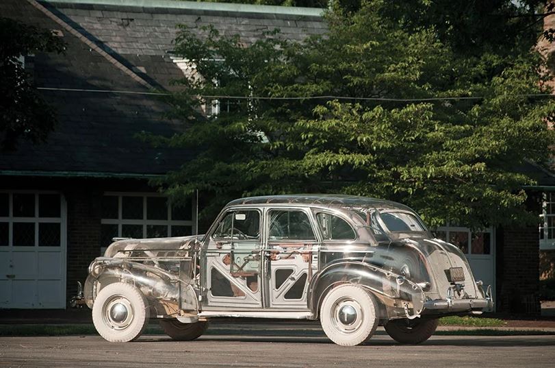 Nó được chế tạo dựa trên khung gầm Pontiac Deluxe Six và thân vỏ hoàn toàn bằng chất liệu kính plexi Nó được chế tạo dựa trên khung gầm Pontiac Deluxe Six và thân vỏ hoàn toàn bằng chất liệu kính plexi