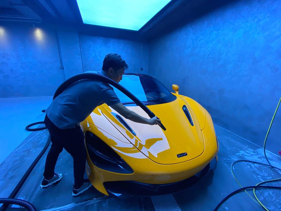Cường Đ&ocirc;-la chăm s&oacute;c McLaren 720S
