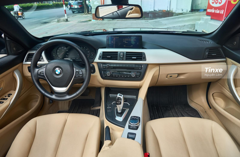 Tổng thể nội thất của chiếc BMW 420i Convertible 2016 còn khá mới sau 4 năm sử dụng Tổng thể nội thất của chiếc BMW 420i Convertible 2016 còn khá mới sau 4 năm sử dụng