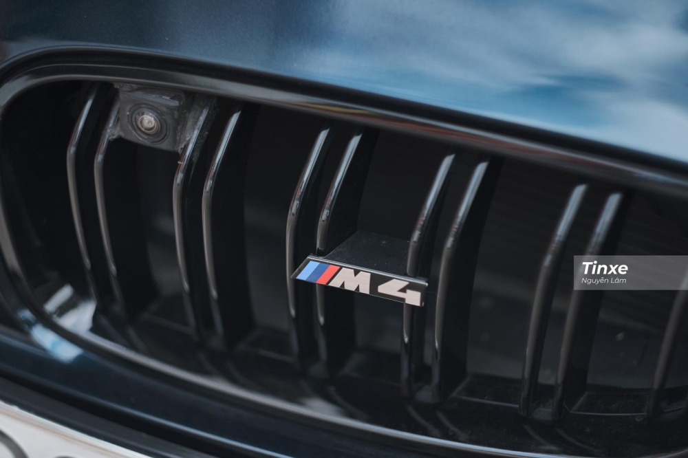 Lưới tản nhiệt gắn logo M4 Lưới tản nhiệt gắn logo M4