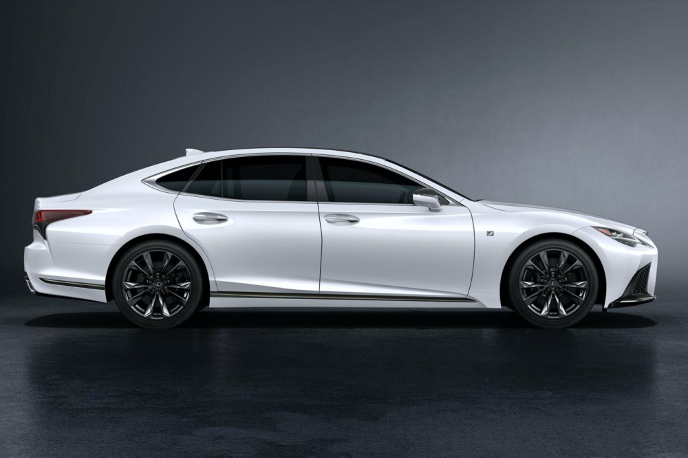 Lexus LS F Sport 2021 được trang bị bộ v&agrave;nh ri&ecirc;ng