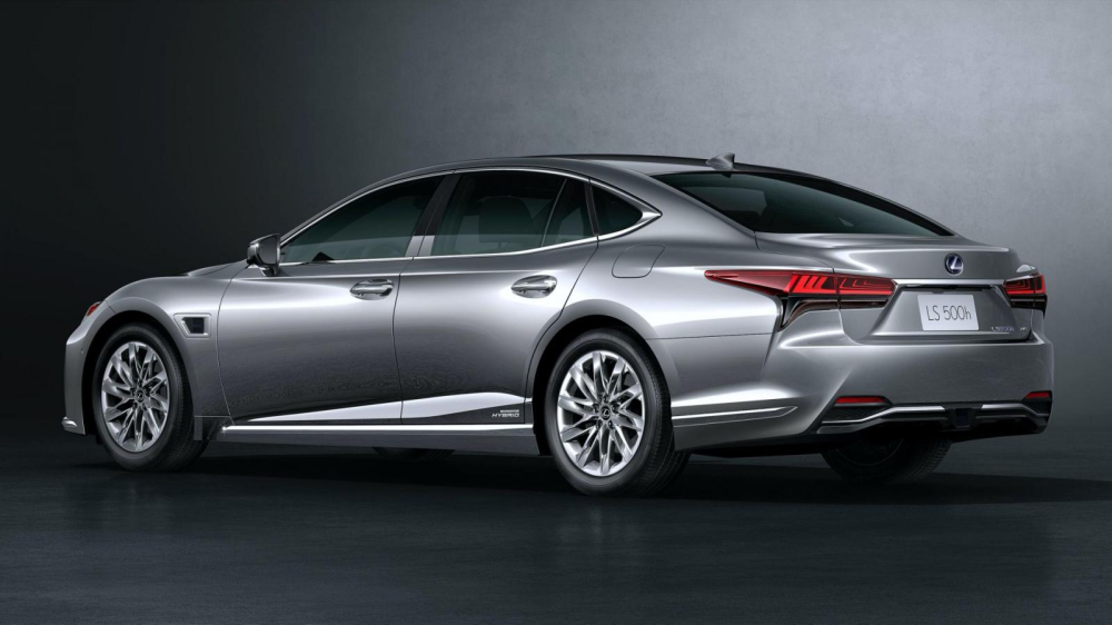 Lexus LS 2021 bản thường d&ugrave;ng v&agrave;nh 10 chấu