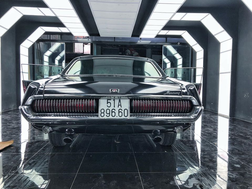 Chiếc xe này có tên gọi là Mercury Cougar Chiếc xe này có tên gọi là Mercury Cougar
