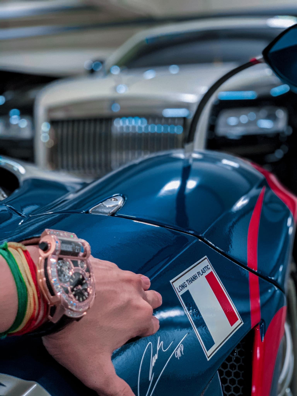 Jacob & Co Epic SF24 khoe dáng bên Pagani Huayra của Minh Nhựa. Jacob & Co Epic SF24 khoe dáng bên Pagani Huayra của Minh Nhựa.