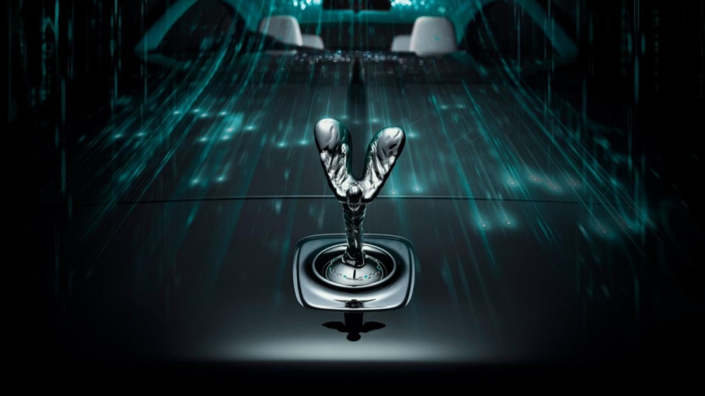 Gợi ý về mật mã trên Wraith Kryptos được khắp ở chân biểu tượng Spirit of Ecstasy