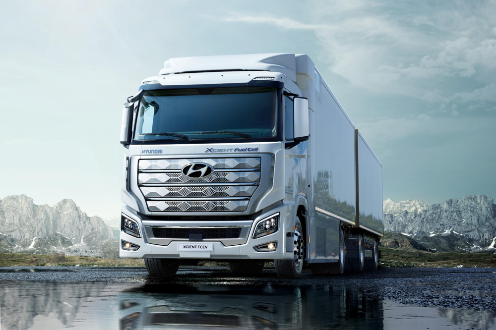 Hyundai XCIENT Fuel Cell l&agrave; một mẫu xe đầu k&eacute;o&nbsp;sử dụng pin nhi&ecirc;n liệu hydro sản xuất h&agrave;ng loạt đầu ti&ecirc;n tr&ecirc;n thế giới