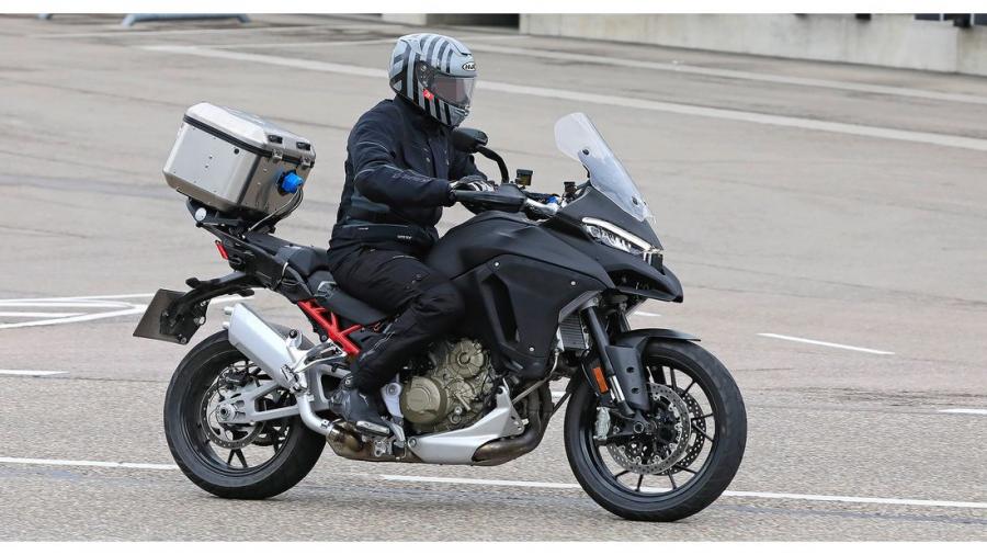 Ducati Multistrada V4 tr&ecirc;n đường thử