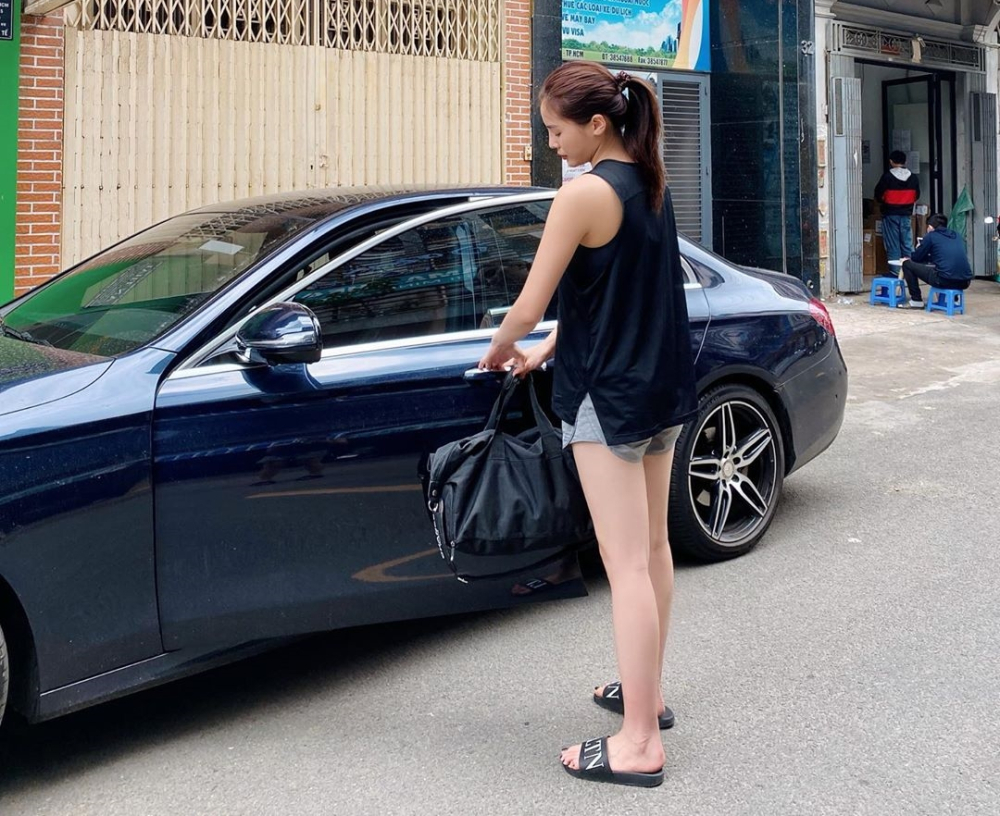 Trước đó Hoa hậu Kỳ Duyên từng tậu 2 chiếc Mercedes-Benz E-Class Trước đó Hoa hậu Kỳ Duyên từng tậu 2 chiếc Mercedes-Benz E-Class