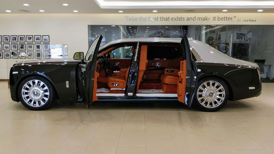 Rolls-Royce Phantom thế hệ thứ 8 vẫn sử dụng kiểu cửa mở ngược