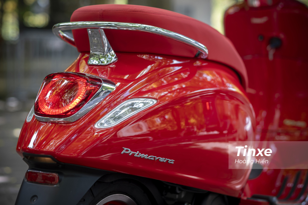 Có thể dễ dàng nhận ra màu sơn đỏ tươi nằm ở phần thân xe rất nóng bỏng và cuốn hút. Có thể dễ dàng nhận ra màu sơn đỏ tươi nằm ở phần thân xe rất nóng bỏng và cuốn hút.