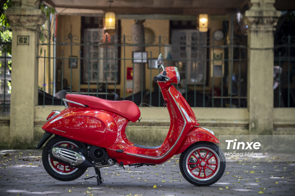 Bên cạnh những đặc điểm nổi bật mang nét đặc trưng, Vespa Primavera RED vẫn giữ nguyên các thông số của mình bao gồm kích thước DxR tương ứng là 1.852 x 680mm. Chiều cao yên xe cũng đạt mức 790mm. Bên cạnh những đặc điểm nổi bật mang nét đặc trưng, Vespa Primavera RED vẫn giữ nguyên các thông số của mình bao gồm kích thước DxR tương ứng là 1.852 x 680mm. Chiều cao yên xe cũng đạt mức 790mm.