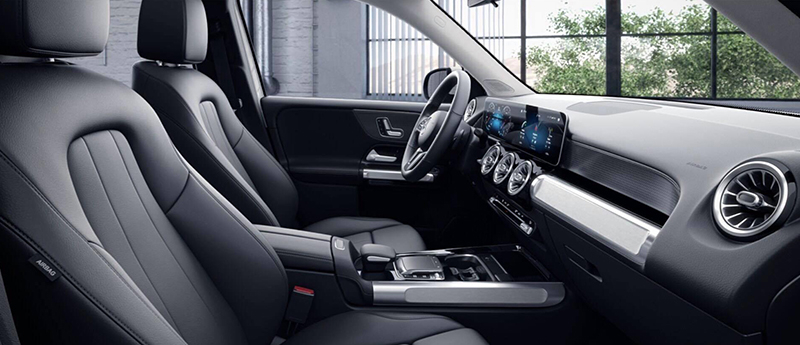 Ghế trước của Mercedes-Benz GLB 2020 có tính năng chỉnh điện, nhớ vị trí