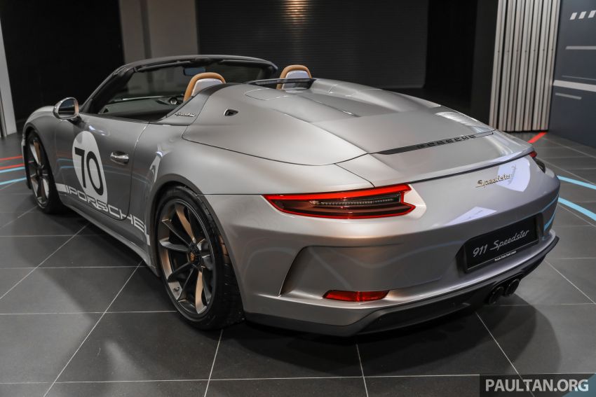 Vẻ đẹp của chiếc xe thể thao mui trần Porsche 911 Speedster đầu ti&ecirc;n đến thị trường Malaysia.