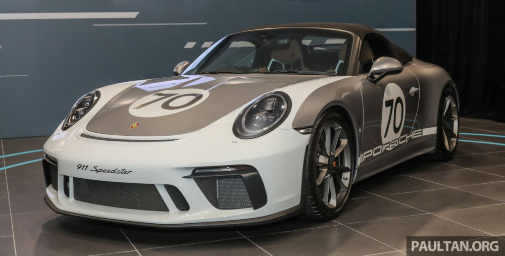 Trong triển l&atilde;m &Ocirc; t&ocirc; New York 2019 diễn ra v&agrave;o th&aacute;ng 5 năm ngo&aacute;i, h&atilde;ng xe thể thao Porsche đ&atilde; tr&igrave;nh l&agrave;ng mẫu xe mui trần thể thao mới mang t&ecirc;n gọi 911 Speedster. Đ&acirc;y l&agrave; th&agrave;nh vi&ecirc;n mới nhất trong gia đ&igrave;nh nh&agrave; Porsche 911 danh tiếng.