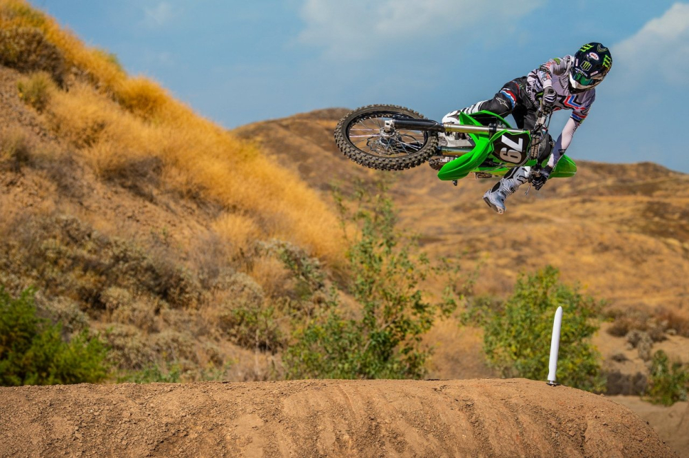 Kawasaki KX250 2021 sẽ được b&aacute;n từ th&aacute;ng 8/2020 tới đ&acirc;y