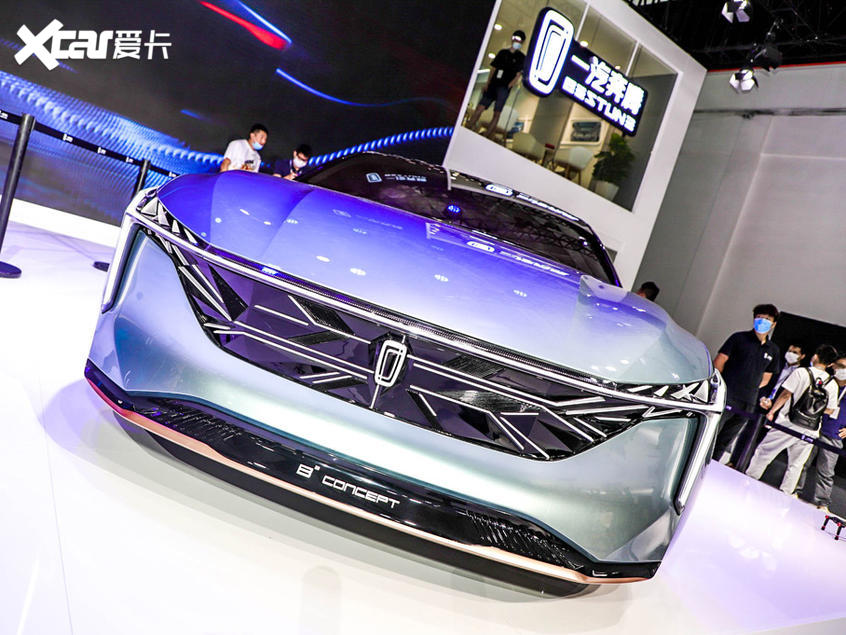 Phần đầu xe Bestune B²-Concept trong rất bắt mắt với những dải đèn LED Phần đầu xe Bestune B²-Concept trong rất bắt mắt với những dải đèn LED