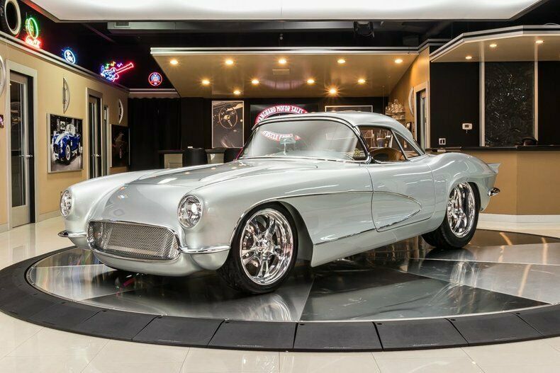Ph&iacute;a trước của chiếc&nbsp;Chevrolet Corvette 1962 phục chế gi&aacute; 275.000 USD