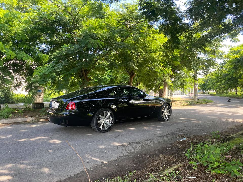 Chiếc Rolls-Royce Wraith độ mâm Wraith này thuộc phiên bản Series I Chiếc Rolls-Royce Wraith độ mâm Wraith này thuộc phiên bản Series I