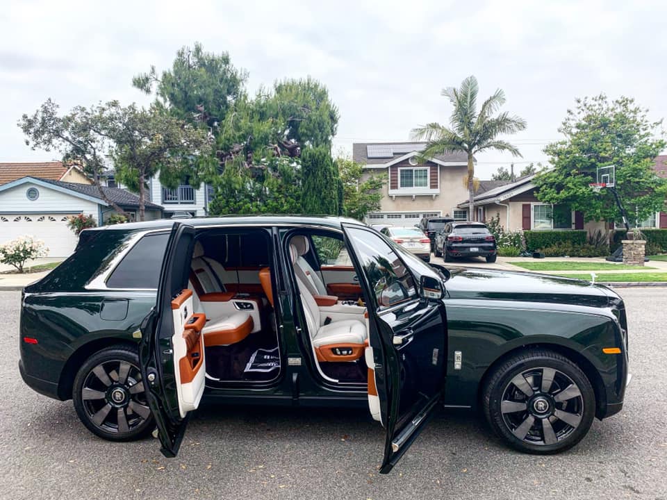 Rolls-Royce Cullinan m&agrave;u xanh ngọc lục bảo