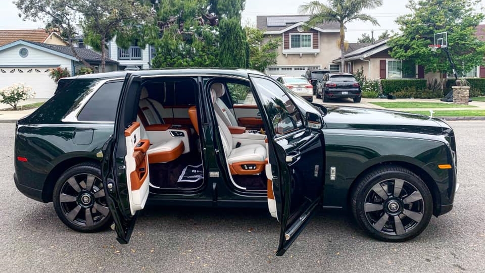 Vẻ đẹp của SUV siêu sang Rolls-Royce Cullinan màu xanh ngọc lục bảo mới về Việt Nam