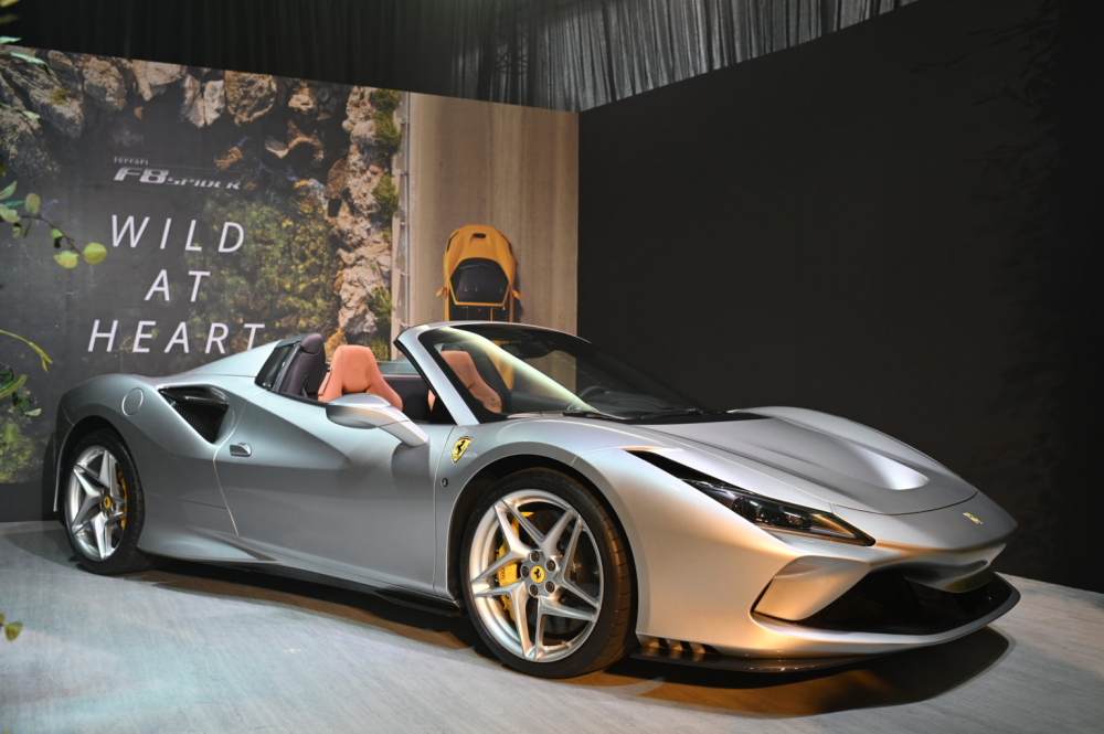 Ferrari F8 Spider l&agrave; phi&ecirc;n bản mui trần của Ferrari F8 Tributo
